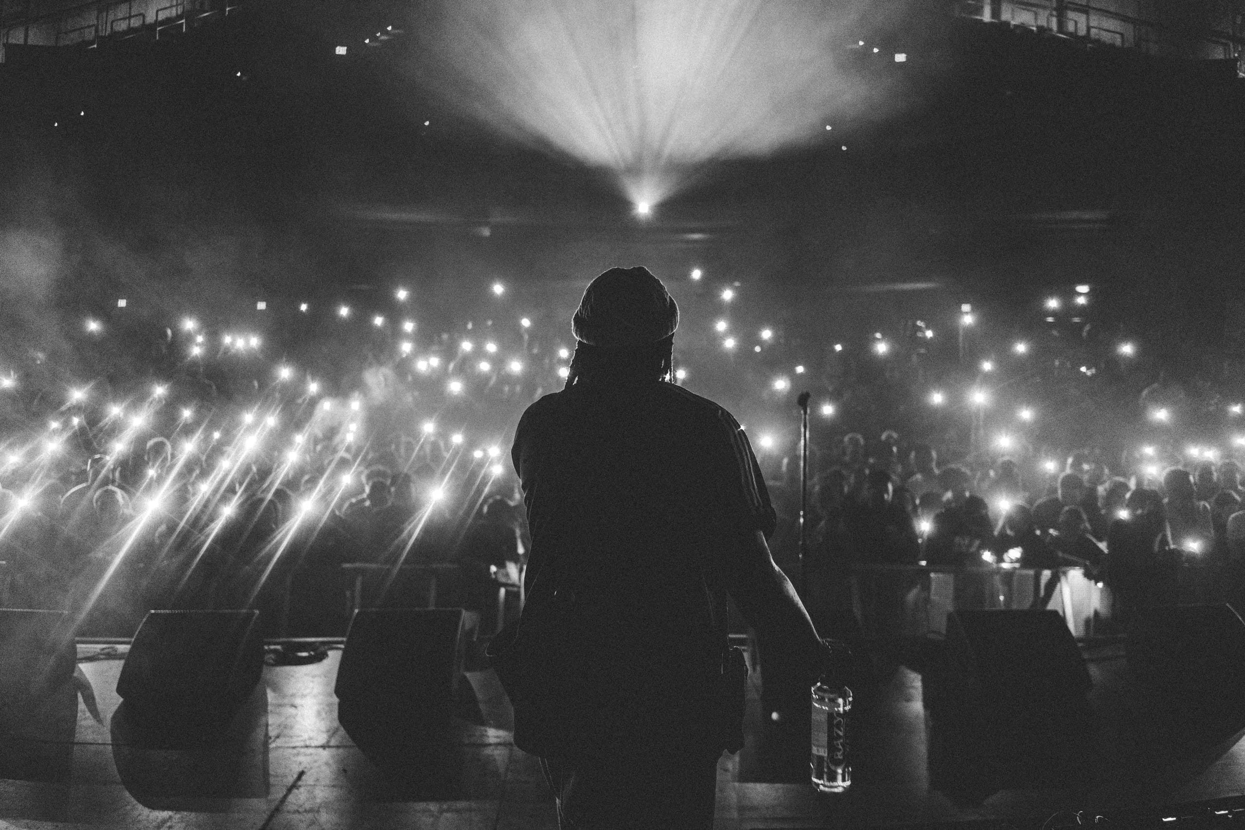 Concert live, artiste sur scène